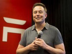 特斯拉(TSLA.US)跌超7%,馬斯克兄弟出售近1.1億美元特斯拉股票