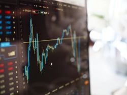 Palantir(PLTR.US)Q3營收3.92億美元,凈虧損1.02億美元