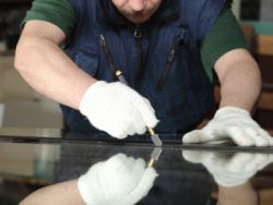福耀玻璃(03606)漲超7%領漲玻璃股 國內多家玻璃生產加工企業發出漲價函