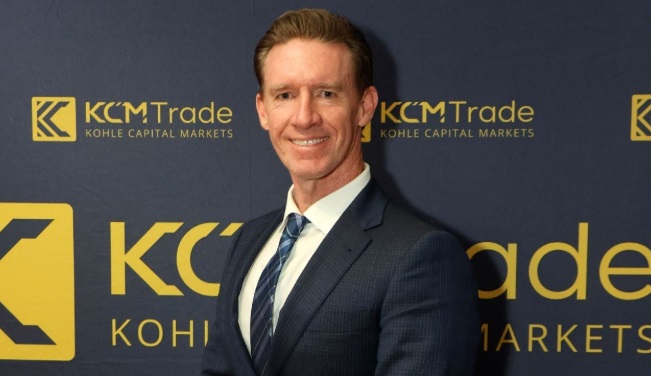 KCM Trade 首席市场分析师 Tim Waterer 获邀加入 Forbes Advisor Australia （澳大利亚福布斯）顾问委员会