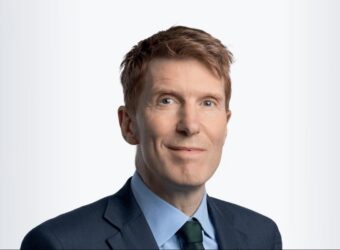 渣打银行任命Manus Costello为集团首席财务官兼执行董事 监管批准已获通过